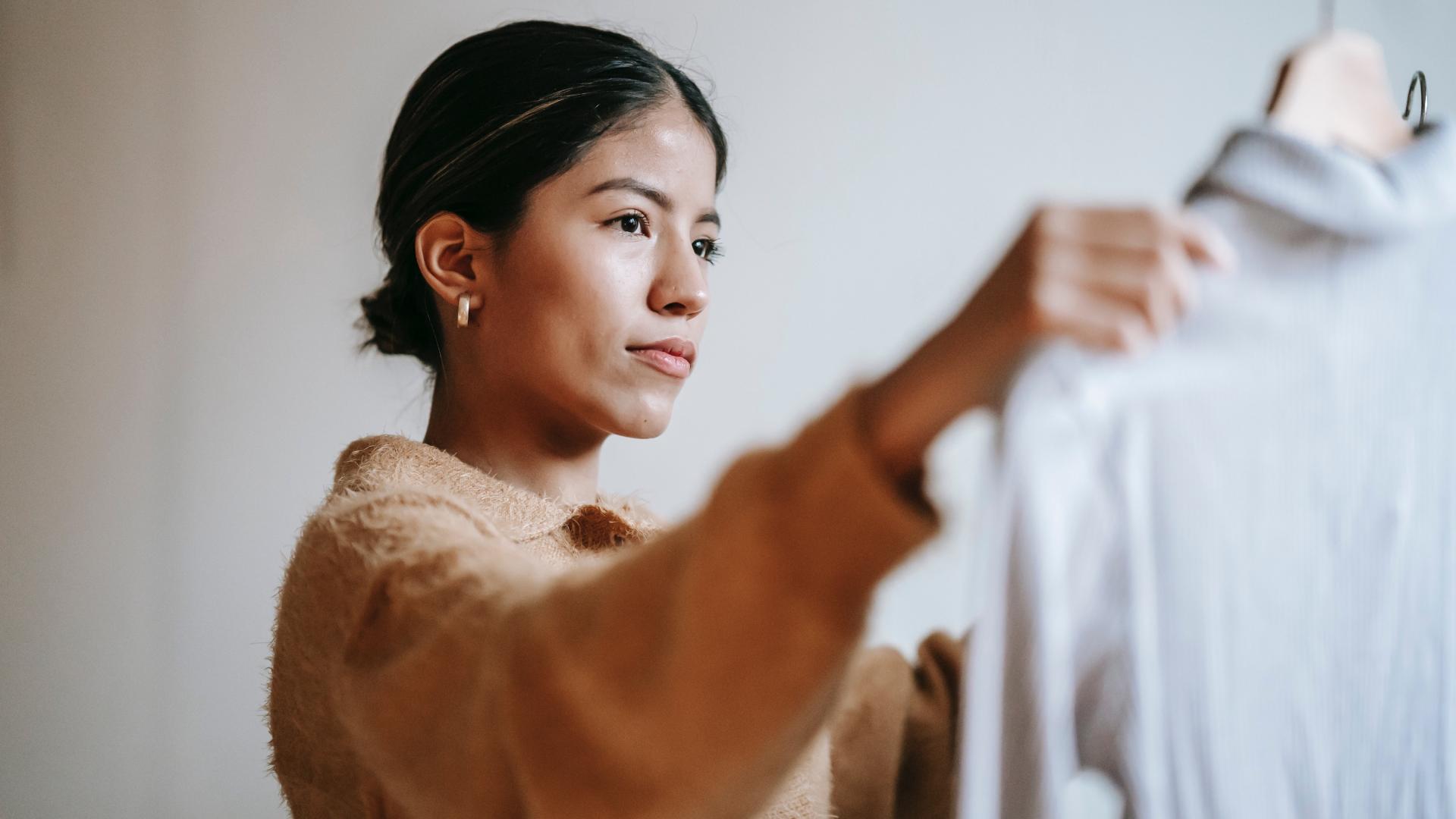 Hoe bouw je een eerlijke en duurzame garderobe - Foto: Liza Summer via Pexels