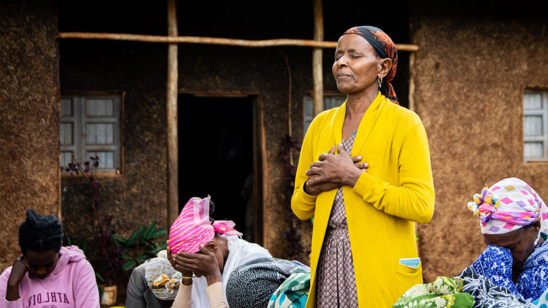 Biddende vrouw Ethiopië