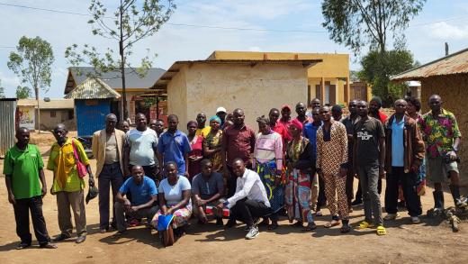 Inwoners van het dorp Lengabo in Oost-Congo