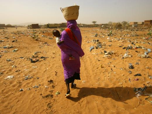 Vrouw met kind uit Darfur, Soedan (shutterstock)